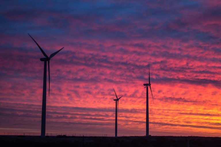 “Turning point:” Wind and solar deliver $810 bn in savings from fossil fuels in single year
