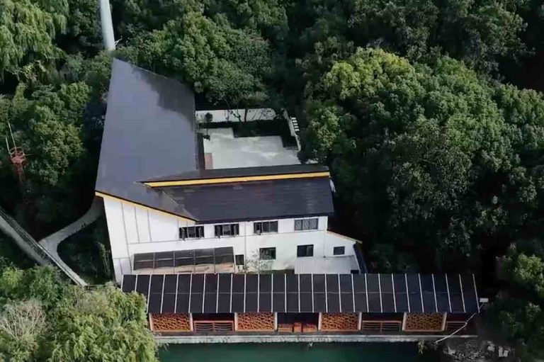 Sleek and powerful “Clear Black” solar modules showcased in China