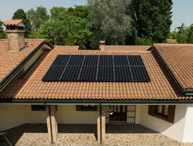 Maxeon sets new efficiency record for rooftop solar panels