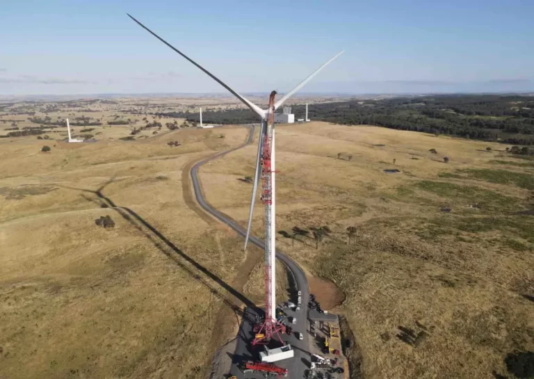 Wind and solar projects gathering pace, despite Coalition campaign