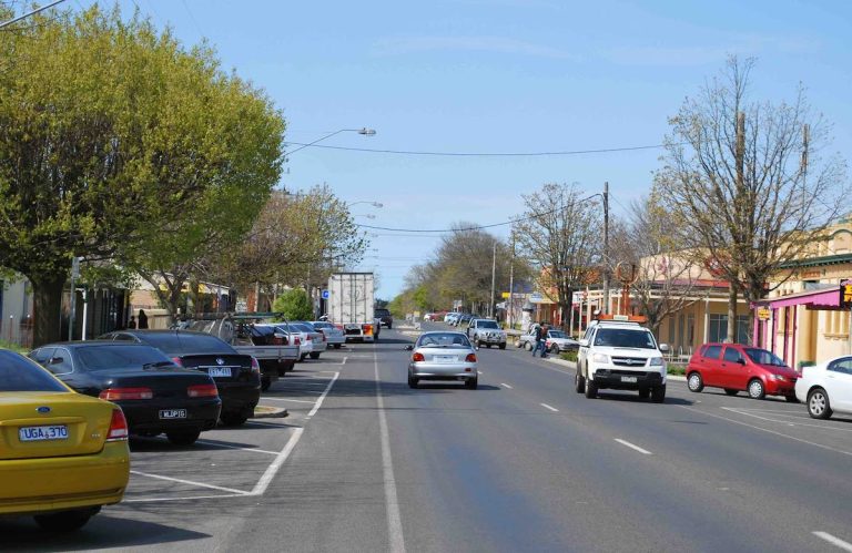 Network sizes up three country towns for “stand alone” microgrids to boost resilience