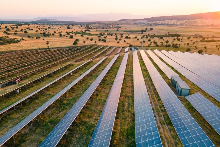 Contract awarded for Aus largest grid connected solar project