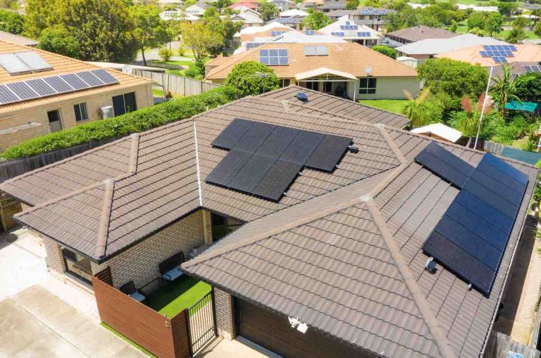 Rooftop solar rebounds to record levels, as small systems make a comeback