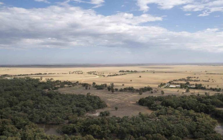Four huge wind, solar and battery projects granted grid access, but capacity trimmed in key REZ