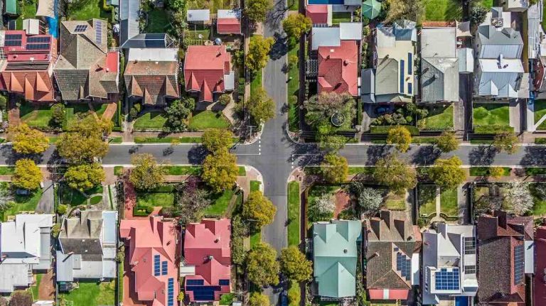 Rooftop solar is a “burning platform,” warns network boss: “Don’t wait for the fire”
